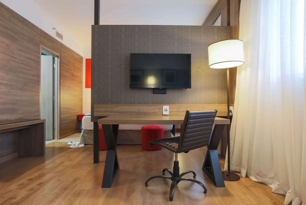 Tryp By Wyndham Ribeirao Preto Hotel Buitenkant foto A room at the hotel