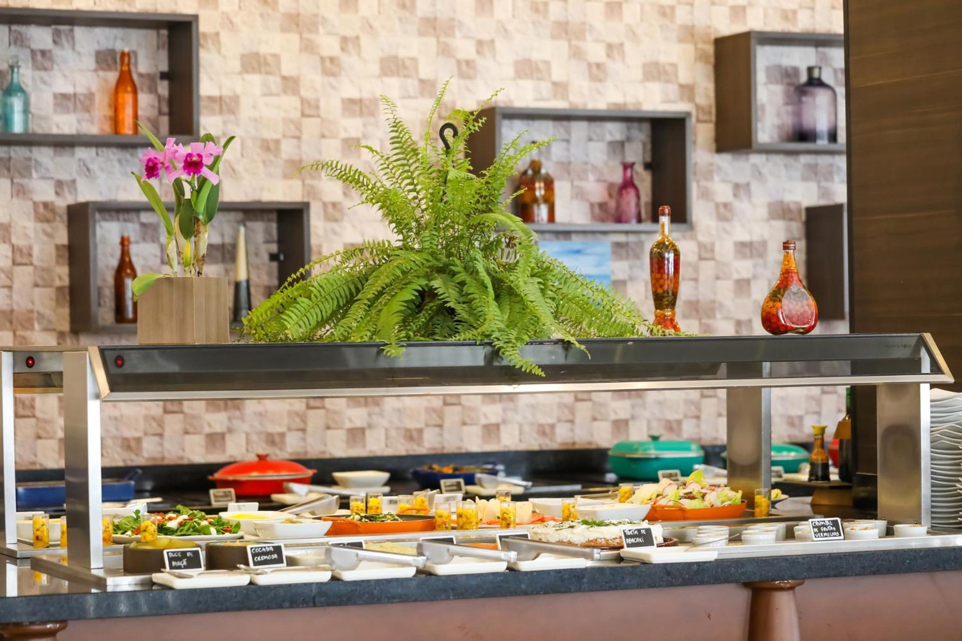 Tryp By Wyndham Ribeirao Preto Hotel Buitenkant foto A salad bar