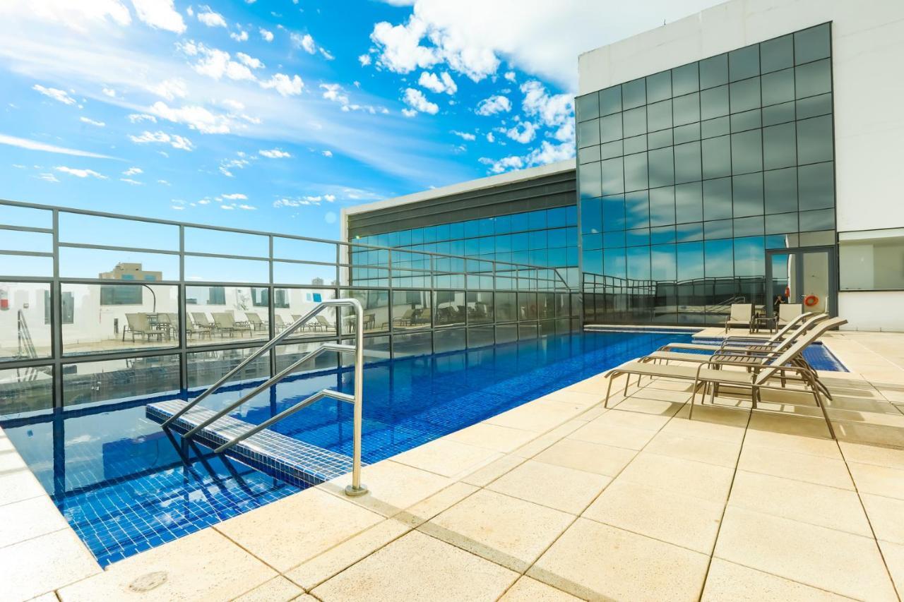 Tryp By Wyndham Ribeirao Preto Hotel Buitenkant foto Rooftop pool at the hotel